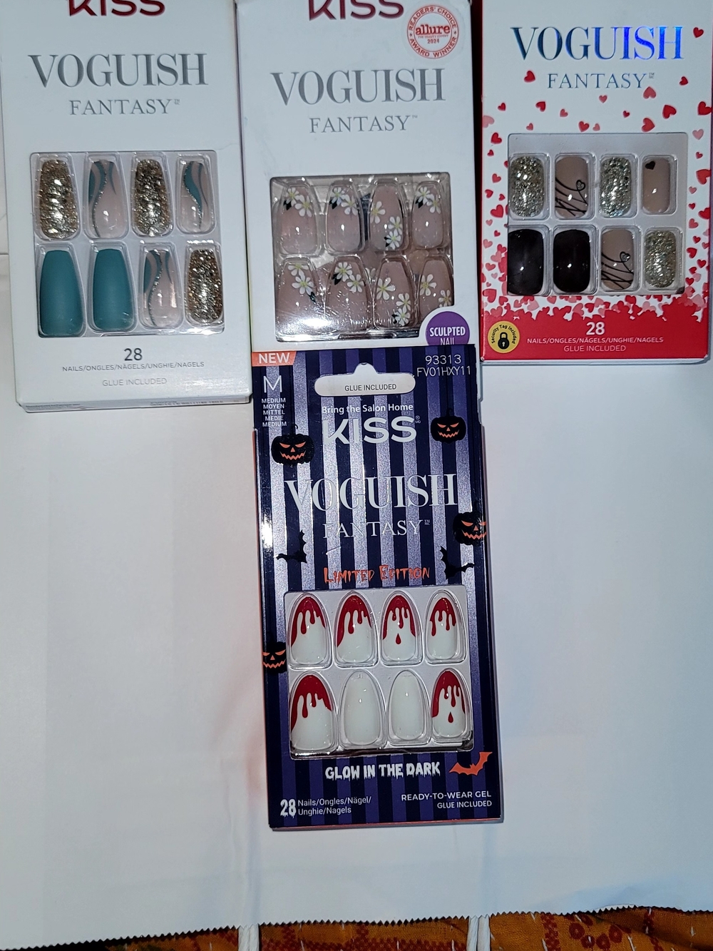 Kiss Vogish Fantasy Glow-in-the-Dark False Nails - White with Red Drip